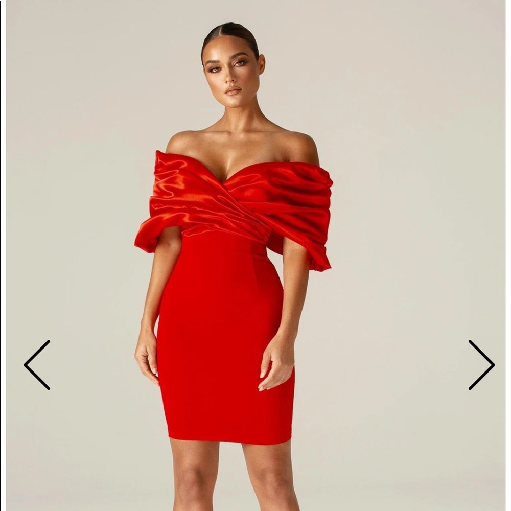 Maribel Crepe Ruffle Shoulder Dress (Red)